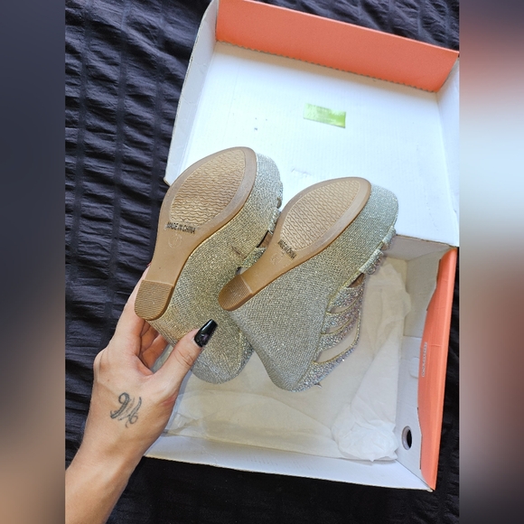 Womens Shoes Size 6 Y2k Silver Sparkly Jeweled High Heel Wedges Cut Out Open Toe - Picture 7 of 8